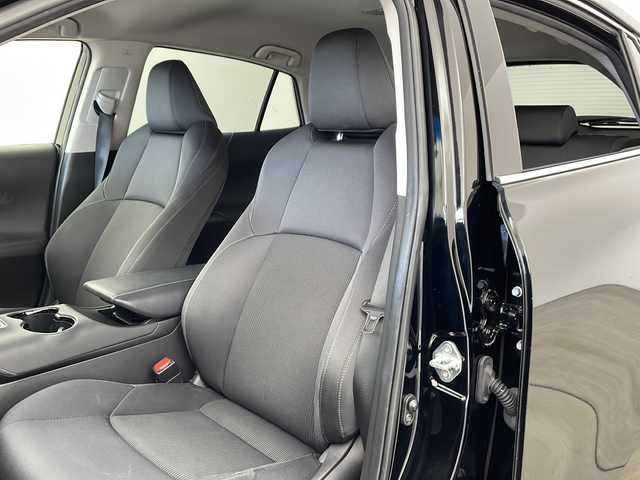 トヨタ ハリアー S 兵庫県 2022(令4)年 2.9万km ブラック ・ディスプレイナビ/Miracast/BT/Apple car play/AndroidAuto/・バックカメラ/・前方ドライブレコーダー/・電子パーキングブレーキ/・オートホールド/・ETC/・MTモード付AT/・左右独立エアコン/・ドライブモード（スポーツ・ノーマル・エコ）/・ヘッドライトレベライザー/・トヨタセーフティセンス/・レーントレーシングアシスト/・プリクラッシュセーフティ/・クリアランスソナー/・パーキングサポートブレーキ/・ロードサインアシスト/・先行者発進告知/・後退速度抑制/・横滑り防止装置/・レーダークルーズコントロール/・オートマチックハイビーム/・オートライト/・革巻ステアリング/・ステアリングスイッチ/・プッシュスタート/・スマートキー/・電動格納ミラー/・ウインカーミラー/・オールオートパワーウィンドウ/・純正フロアマット/・純正アルミホイール/・取扱説明書