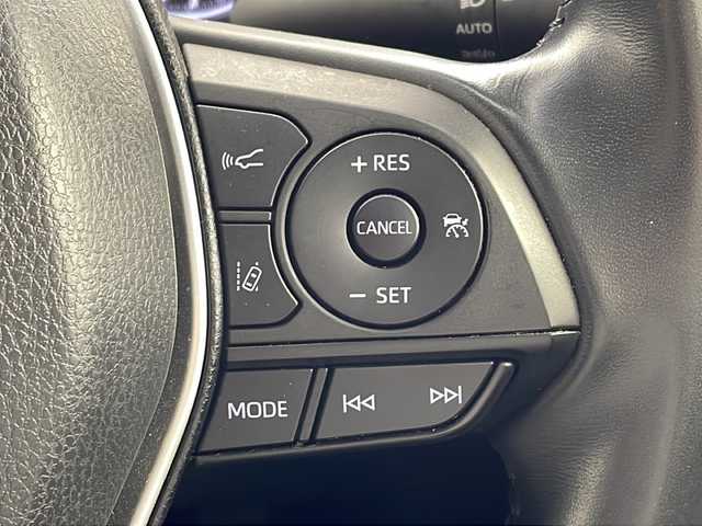 トヨタ ハリアー S 兵庫県 2022(令4)年 2.9万km ブラック ・ディスプレイナビ/Miracast/BT/Apple car play/AndroidAuto/・バックカメラ/・前方ドライブレコーダー/・電子パーキングブレーキ/・オートホールド/・ETC/・MTモード付AT/・左右独立エアコン/・ドライブモード（スポーツ・ノーマル・エコ）/・ヘッドライトレベライザー/・トヨタセーフティセンス/・レーントレーシングアシスト/・プリクラッシュセーフティ/・クリアランスソナー/・パーキングサポートブレーキ/・ロードサインアシスト/・先行者発進告知/・後退速度抑制/・横滑り防止装置/・レーダークルーズコントロール/・オートマチックハイビーム/・オートライト/・革巻ステアリング/・ステアリングスイッチ/・プッシュスタート/・スマートキー/・電動格納ミラー/・ウインカーミラー/・オールオートパワーウィンドウ/・純正フロアマット/・純正アルミホイール/・取扱説明書