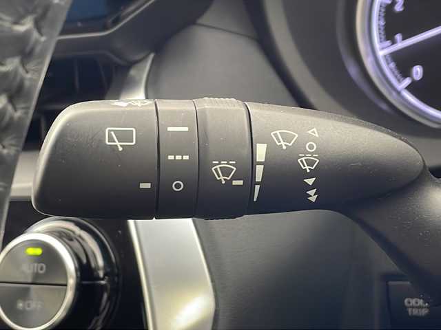 トヨタ ハリアー S 兵庫県 2022(令4)年 2.9万km ブラック ・ディスプレイナビ/Miracast/BT/Apple car play/AndroidAuto/・バックカメラ/・前方ドライブレコーダー/・電子パーキングブレーキ/・オートホールド/・ETC/・MTモード付AT/・左右独立エアコン/・ドライブモード（スポーツ・ノーマル・エコ）/・ヘッドライトレベライザー/・トヨタセーフティセンス/・レーントレーシングアシスト/・プリクラッシュセーフティ/・クリアランスソナー/・パーキングサポートブレーキ/・ロードサインアシスト/・先行者発進告知/・後退速度抑制/・横滑り防止装置/・レーダークルーズコントロール/・オートマチックハイビーム/・オートライト/・革巻ステアリング/・ステアリングスイッチ/・プッシュスタート/・スマートキー/・電動格納ミラー/・ウインカーミラー/・オールオートパワーウィンドウ/・純正フロアマット/・純正アルミホイール/・取扱説明書