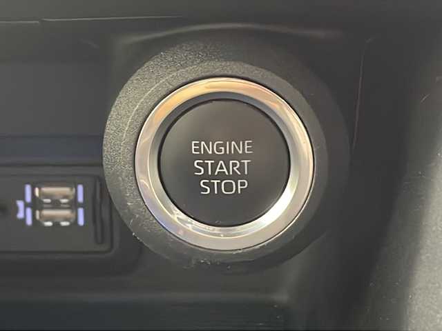 トヨタ ハリアー S 兵庫県 2022(令4)年 2.9万km ブラック ・ディスプレイナビ/Miracast/BT/Apple car play/AndroidAuto/・バックカメラ/・前方ドライブレコーダー/・電子パーキングブレーキ/・オートホールド/・ETC/・MTモード付AT/・左右独立エアコン/・ドライブモード（スポーツ・ノーマル・エコ）/・ヘッドライトレベライザー/・トヨタセーフティセンス/・レーントレーシングアシスト/・プリクラッシュセーフティ/・クリアランスソナー/・パーキングサポートブレーキ/・ロードサインアシスト/・先行者発進告知/・後退速度抑制/・横滑り防止装置/・レーダークルーズコントロール/・オートマチックハイビーム/・オートライト/・革巻ステアリング/・ステアリングスイッチ/・プッシュスタート/・スマートキー/・電動格納ミラー/・ウインカーミラー/・オールオートパワーウィンドウ/・純正フロアマット/・純正アルミホイール/・取扱説明書