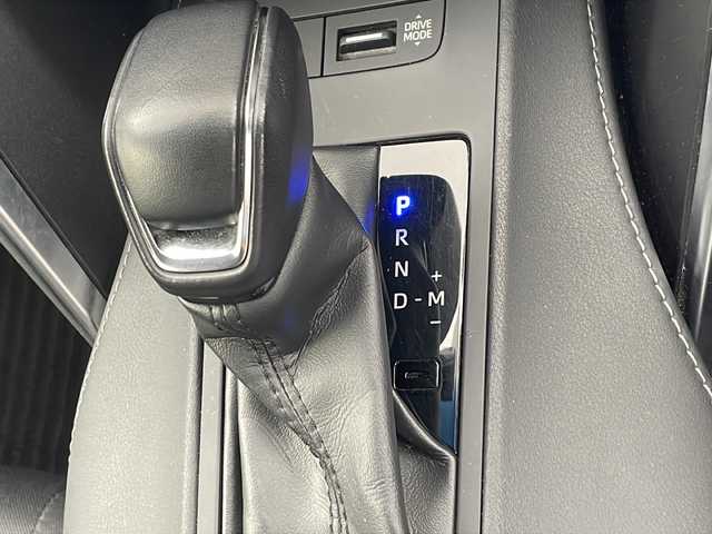 トヨタ ハリアー S 兵庫県 2022(令4)年 2.9万km ブラック ・ディスプレイナビ/Miracast/BT/Apple car play/AndroidAuto/・バックカメラ/・前方ドライブレコーダー/・電子パーキングブレーキ/・オートホールド/・ETC/・MTモード付AT/・左右独立エアコン/・ドライブモード（スポーツ・ノーマル・エコ）/・ヘッドライトレベライザー/・トヨタセーフティセンス/・レーントレーシングアシスト/・プリクラッシュセーフティ/・クリアランスソナー/・パーキングサポートブレーキ/・ロードサインアシスト/・先行者発進告知/・後退速度抑制/・横滑り防止装置/・レーダークルーズコントロール/・オートマチックハイビーム/・オートライト/・革巻ステアリング/・ステアリングスイッチ/・プッシュスタート/・スマートキー/・電動格納ミラー/・ウインカーミラー/・オールオートパワーウィンドウ/・純正フロアマット/・純正アルミホイール/・取扱説明書