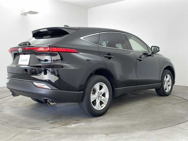 トヨタ ハリアー S 兵庫県 2022(令4)年 2.9万km ブラック ・ディスプレイナビ/Miracast/BT/Apple car play/AndroidAuto/・バックカメラ/・前方ドライブレコーダー/・電子パーキングブレーキ/・オートホールド/・ETC/・MTモード付AT/・左右独立エアコン/・ドライブモード（スポーツ・ノーマル・エコ）/・ヘッドライトレベライザー/・トヨタセーフティセンス/・レーントレーシングアシスト/・プリクラッシュセーフティ/・クリアランスソナー/・パーキングサポートブレーキ/・ロードサインアシスト/・先行者発進告知/・後退速度抑制/・横滑り防止装置/・レーダークルーズコントロール/・オートマチックハイビーム/・オートライト/・革巻ステアリング/・ステアリングスイッチ/・プッシュスタート/・スマートキー/・電動格納ミラー/・ウインカーミラー/・オールオートパワーウィンドウ/・純正フロアマット/・純正アルミホイール/・取扱説明書