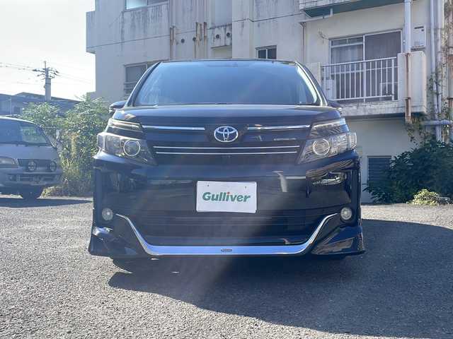 トヨタ ヴォクシー ハイブリッド V 宮崎県 2014(平26)年 7万km ブラッキッシュアゲハガラスフレーク ＳＤナビ　Ｂｌｕｅｔｏｏｔｈ　フルセグＴＶ　バックカメラ　ミラー型ドライブレコーダー　ＥＴＣ　ＵＳＢ入力端子　モデリスタエアロ 社外アルミホイール 前席シートヒーター LEDライト オートライト プッシュスタート パワーステアリング パワーウィンドウ リアフォグスイッチボタンあり 両側パワースライドドア