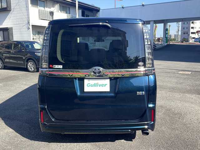 トヨタ ヴォクシー ハイブリッド V 宮崎県 2014(平26)年 7万km ブラッキッシュアゲハガラスフレーク ＳＤナビ　Ｂｌｕｅｔｏｏｔｈ　フルセグＴＶ　バックカメラ　ミラー型ドライブレコーダー　ＥＴＣ　ＵＳＢ入力端子　モデリスタエアロ 社外アルミホイール 前席シートヒーター LEDライト オートライト プッシュスタート パワーステアリング パワーウィンドウ リアフォグスイッチボタンあり 両側パワースライドドア
