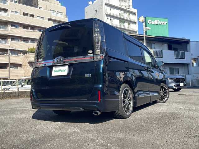 トヨタ ヴォクシー ハイブリッド V 宮崎県 2014(平26)年 7万km ブラッキッシュアゲハガラスフレーク ＳＤナビ　Ｂｌｕｅｔｏｏｔｈ　フルセグＴＶ　バックカメラ　ミラー型ドライブレコーダー　ＥＴＣ　ＵＳＢ入力端子　モデリスタエアロ 社外アルミホイール 前席シートヒーター LEDライト オートライト プッシュスタート パワーステアリング パワーウィンドウ リアフォグスイッチボタンあり 両側パワースライドドア