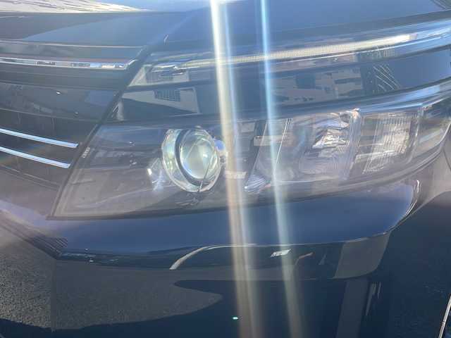 トヨタ ヴォクシー ハイブリッド V 宮崎県 2014(平26)年 7万km ブラッキッシュアゲハガラスフレーク ＳＤナビ　Ｂｌｕｅｔｏｏｔｈ　フルセグＴＶ　バックカメラ　ミラー型ドライブレコーダー　ＥＴＣ　ＵＳＢ入力端子　モデリスタエアロ 社外アルミホイール 前席シートヒーター LEDライト オートライト プッシュスタート パワーステアリング パワーウィンドウ リアフォグスイッチボタンあり 両側パワースライドドア