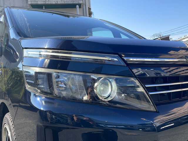 トヨタ ヴォクシー ハイブリッド V 宮崎県 2014(平26)年 7万km ブラッキッシュアゲハガラスフレーク ＳＤナビ　Ｂｌｕｅｔｏｏｔｈ　フルセグＴＶ　バックカメラ　ミラー型ドライブレコーダー　ＥＴＣ　ＵＳＢ入力端子　モデリスタエアロ 社外アルミホイール 前席シートヒーター LEDライト オートライト プッシュスタート パワーステアリング パワーウィンドウ リアフォグスイッチボタンあり 両側パワースライドドア