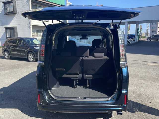 トヨタ ヴォクシー ハイブリッド V 宮崎県 2014(平26)年 7万km ブラッキッシュアゲハガラスフレーク ＳＤナビ　Ｂｌｕｅｔｏｏｔｈ　フルセグＴＶ　バックカメラ　ミラー型ドライブレコーダー　ＥＴＣ　ＵＳＢ入力端子　モデリスタエアロ 社外アルミホイール 前席シートヒーター LEDライト オートライト プッシュスタート パワーステアリング パワーウィンドウ リアフォグスイッチボタンあり 両側パワースライドドア