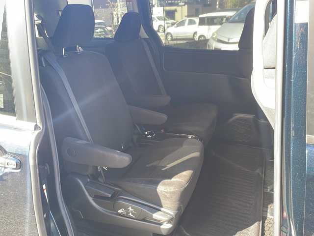 トヨタ ヴォクシー ハイブリッド V 宮崎県 2014(平26)年 7万km ブラッキッシュアゲハガラスフレーク ＳＤナビ　Ｂｌｕｅｔｏｏｔｈ　フルセグＴＶ　バックカメラ　ミラー型ドライブレコーダー　ＥＴＣ　ＵＳＢ入力端子　モデリスタエアロ 社外アルミホイール 前席シートヒーター LEDライト オートライト プッシュスタート パワーステアリング パワーウィンドウ リアフォグスイッチボタンあり 両側パワースライドドア