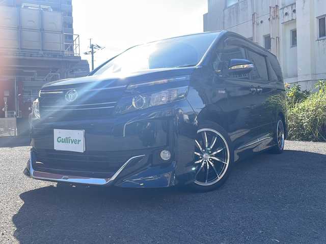 トヨタ ヴォクシー ハイブリッド V 宮崎県 2014(平26)年 7万km ブラッキッシュアゲハガラスフレーク ＳＤナビ　Ｂｌｕｅｔｏｏｔｈ　フルセグＴＶ　バックカメラ　ミラー型ドライブレコーダー　ＥＴＣ　ＵＳＢ入力端子　モデリスタエアロ 社外アルミホイール 前席シートヒーター LEDライト オートライト プッシュスタート パワーステアリング パワーウィンドウ リアフォグスイッチボタンあり 両側パワースライドドア