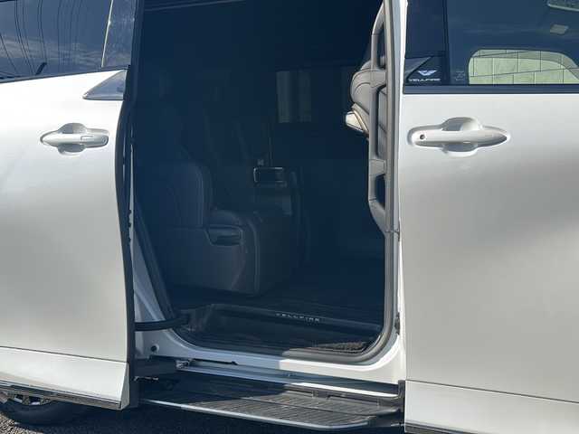 トヨタ ヴェルファイア ハイブリット Z プレミア 神奈川県 2023(令5)年 2万km プラチナホワイトパールマイカ ワンオーナー/サンルーフ/ユニバーサルステップ/純正ナビ(USB/BT/HDMI/フルセグTV/Miracast)/パノラミックビューモニター/純正12.1型フリップダウンモニター/電動サイドシェード/トヨタセーフティセンス/ブラインドスポットモニター/クリアランスソナー/パドルシフト/1500W電源/黒革シート/シートヒーター/シートクーラー/パワーシート/ステアリングヒーター/置くだけ充電/ヘッドアップディスプレイ/パワーバックドア/両側パワースライドドア/デジタルインナーミラー/ビルトインETC2.0/前後ドライブレコーダー/純正フロアマット/純正ドアバイザー/オートミラー/ISOFIX/スペアキー×1