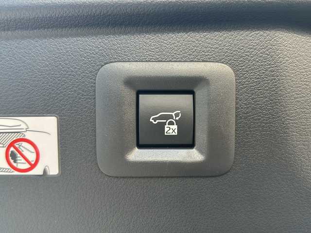 トヨタ ヴェルファイア ハイブリット Z プレミア 神奈川県 2023(令5)年 2万km プラチナホワイトパールマイカ ワンオーナー/サンルーフ/ユニバーサルステップ/純正ナビ(USB/BT/HDMI/フルセグTV/Miracast)/パノラミックビューモニター/純正12.1型フリップダウンモニター/電動サイドシェード/トヨタセーフティセンス/ブラインドスポットモニター/クリアランスソナー/パドルシフト/1500W電源/黒革シート/シートヒーター/シートクーラー/パワーシート/ステアリングヒーター/置くだけ充電/ヘッドアップディスプレイ/パワーバックドア/両側パワースライドドア/デジタルインナーミラー/ビルトインETC2.0/前後ドライブレコーダー/純正フロアマット/純正ドアバイザー/オートミラー/ISOFIX/スペアキー×1