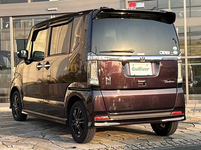 ホンダ Ｎ ＢＯＸ カスタムGターボSSブラックスタイル 静岡県 2016(平28)年 7.5万km プレミアムベルベットパープル・パール 純正ナビ/CD/DVD/FM/AM/フルセグTV/Bluetooth/SD/USB/ipod//主要装備/・純正ナビ　/・片側パワースライドドア　/・シートヒーター　/・バックカメラ　/・スマートキー　/・プッシュスタート　/・オートライト　/・アイドリングストップ　/・純正アルミホイール　/・ステアリングリモコン　/・フォグランプ　/・横滑り防止装置/・チップアップシート/・ディスチャージライト