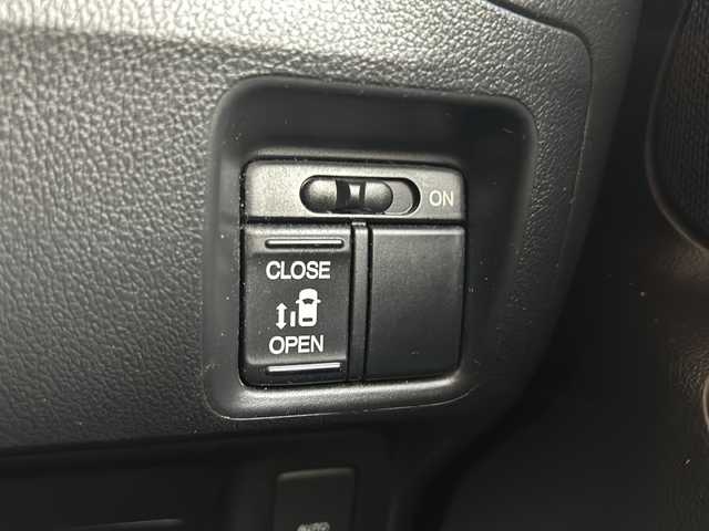 ホンダ Ｎ ＢＯＸ カスタムGターボSSブラックスタイル 静岡県 2016(平28)年 7.5万km プレミアムベルベットパープル・パール 純正ナビ/CD/DVD/FM/AM/フルセグTV/Bluetooth/SD/USB/ipod//主要装備/・純正ナビ　/・片側パワースライドドア　/・シートヒーター　/・バックカメラ　/・スマートキー　/・プッシュスタート　/・オートライト　/・アイドリングストップ　/・純正アルミホイール　/・ステアリングリモコン　/・フォグランプ　/・横滑り防止装置/・チップアップシート/・ディスチャージライト