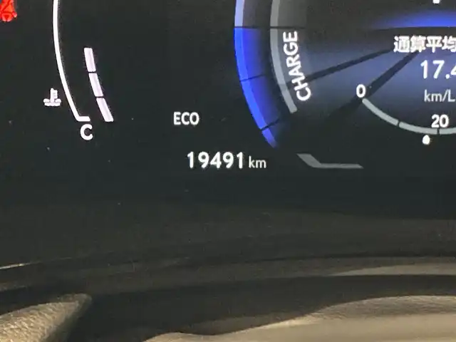 レクサス ＮＸ 350h Fスポーツ 熊本県 2023(令5)年 2万km ホワイトノーヴァガラスフレーク ・スマートキー/・プッシュスタート/・パノラマサンルーフ/・プリクラッシュセーフティ/・ロードサインアシスト/・前後クロストラフィックアラート/・レーンチェンジアシスト/・プロアクティブドライビングアシスト/・ブラインドスポットモニター/・パーキングサポートブレーキ/・安心降車アシスト/・オートマチックハイビーム/・クルーズコントロール(追従式)/・赤/黒革シート/・前席パワーシート/・前席エアシート/・全席シートヒーター/・ハンドルヒーター/・純正メモリナビ/　【Bluetooth・USB・AppleCarPlay】/・フルセグTV/・全方位カメラ/・ETC２．０/・ワイヤレス充電/・パワーバックドア/・LEDヘッドランプ/・LEDフォグランプ/・純正マット