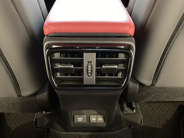 レクサス ＮＸ 350h Fスポーツ 熊本県 2023(令5)年 2万km ホワイトノーヴァガラスフレーク ・スマートキー/・プッシュスタート/・パノラマサンルーフ/・プリクラッシュセーフティ/・ロードサインアシスト/・前後クロストラフィックアラート/・レーンチェンジアシスト/・プロアクティブドライビングアシスト/・ブラインドスポットモニター/・パーキングサポートブレーキ/・安心降車アシスト/・オートマチックハイビーム/・クルーズコントロール(追従式)/・赤/黒革シート/・前席パワーシート/・前席エアシート/・全席シートヒーター/・ハンドルヒーター/・純正メモリナビ/　【Bluetooth・USB・AppleCarPlay】/・フルセグTV/・全方位カメラ/・ETC２．０/・ワイヤレス充電/・パワーバックドア/・LEDヘッドランプ/・LEDフォグランプ/・純正マット