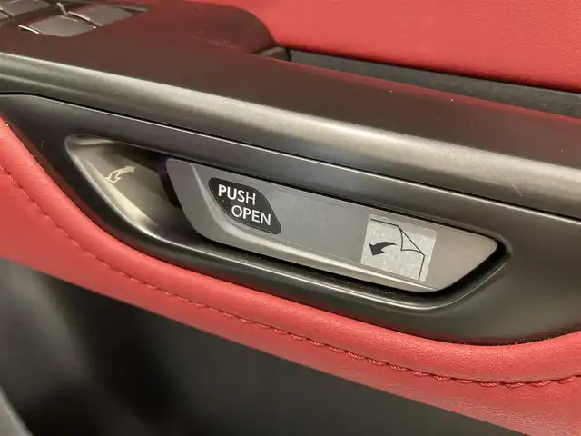 レクサス ＮＸ 350h Fスポーツ 熊本県 2023(令5)年 2万km ホワイトノーヴァガラスフレーク ・スマートキー/・プッシュスタート/・パノラマサンルーフ/・プリクラッシュセーフティ/・ロードサインアシスト/・前後クロストラフィックアラート/・レーンチェンジアシスト/・プロアクティブドライビングアシスト/・ブラインドスポットモニター/・パーキングサポートブレーキ/・安心降車アシスト/・オートマチックハイビーム/・クルーズコントロール(追従式)/・赤/黒革シート/・前席パワーシート/・前席エアシート/・全席シートヒーター/・ハンドルヒーター/・純正メモリナビ/　【Bluetooth・USB・AppleCarPlay】/・フルセグTV/・全方位カメラ/・ETC２．０/・ワイヤレス充電/・パワーバックドア/・LEDヘッドランプ/・LEDフォグランプ/・純正マット