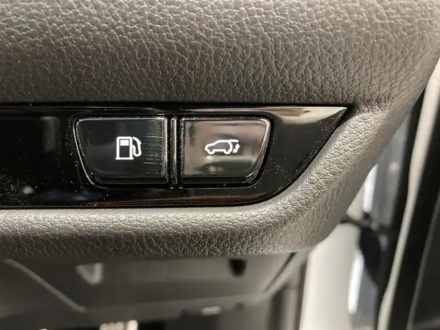 レクサス ＮＸ 350h Fスポーツ 熊本県 2023(令5)年 2万km ホワイトノーヴァガラスフレーク ・スマートキー/・プッシュスタート/・パノラマサンルーフ/・プリクラッシュセーフティ/・ロードサインアシスト/・前後クロストラフィックアラート/・レーンチェンジアシスト/・プロアクティブドライビングアシスト/・ブラインドスポットモニター/・パーキングサポートブレーキ/・安心降車アシスト/・オートマチックハイビーム/・クルーズコントロール(追従式)/・赤/黒革シート/・前席パワーシート/・前席エアシート/・全席シートヒーター/・ハンドルヒーター/・純正メモリナビ/　【Bluetooth・USB・AppleCarPlay】/・フルセグTV/・全方位カメラ/・ETC２．０/・ワイヤレス充電/・パワーバックドア/・LEDヘッドランプ/・LEDフォグランプ/・純正マット