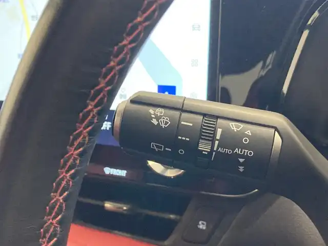 レクサス ＮＸ 350h Fスポーツ 熊本県 2023(令5)年 2万km ホワイトノーヴァガラスフレーク ・スマートキー/・プッシュスタート/・パノラマサンルーフ/・プリクラッシュセーフティ/・ロードサインアシスト/・前後クロストラフィックアラート/・レーンチェンジアシスト/・プロアクティブドライビングアシスト/・ブラインドスポットモニター/・パーキングサポートブレーキ/・安心降車アシスト/・オートマチックハイビーム/・クルーズコントロール(追従式)/・赤/黒革シート/・前席パワーシート/・前席エアシート/・全席シートヒーター/・ハンドルヒーター/・純正メモリナビ/　【Bluetooth・USB・AppleCarPlay】/・フルセグTV/・全方位カメラ/・ETC２．０/・ワイヤレス充電/・パワーバックドア/・LEDヘッドランプ/・LEDフォグランプ/・純正マット