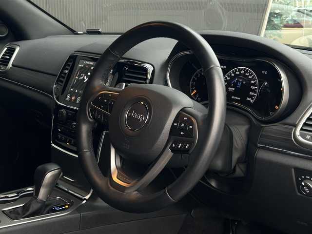 クライスラー・ジープ ジープ グランドチェロキー LTD 長野県 2020(令2)年 5.6万km ブライトホワイトクリアコート ＣａｒＰｌａｙ/黒革シート/ベンチレーション/シートヒーター/PWシート/ヒーテッドステアリング/ACC/BSM/LKA/パークアシスト/純正ナビ/バックカメラ/サイドカメラ/フロントカメラ/地デジ/ＥＴＣ2.0/アイドリングストップ/パドルシフト/パークセンサー/LEDヘッドライト/パワーバックドア/イルディセントコントロール/USB/AUX