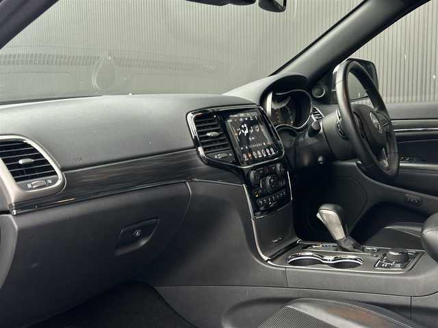 クライスラー・ジープ ジープ グランドチェロキー LTD 長野県 2020(令2)年 5.6万km ブライトホワイトクリアコート ＣａｒＰｌａｙ/黒革シート/ベンチレーション/シートヒーター/PWシート/ヒーテッドステアリング/ACC/BSM/LKA/パークアシスト/純正ナビ/バックカメラ/サイドカメラ/フロントカメラ/地デジ/ＥＴＣ2.0/アイドリングストップ/パドルシフト/パークセンサー/LEDヘッドライト/パワーバックドア/イルディセントコントロール/USB/AUX