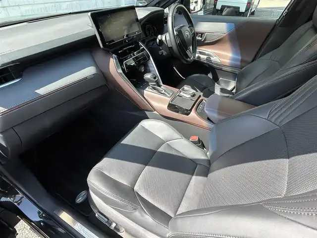 トヨタ ハリアー ハイブリッド Z レザーパッケージ 福岡県 2020(令2)年 4万km プレシャスブラックパール モデリスタ/・エアロ(フロント、サイド、リヤ)/・マフラーカッター/モデリスタ20インチAW/車高調テイン/12.3インチディスプレイオーディオ/　(Bluetooth/USB/Miracast/フルセグTV/ナビキット)/調光パノラマルーフ/JBLプレミアムサウンド/デジタルインナーミラー/パノラミックビューモニター/バックカメラ/トヨタセーフティセンス/・プリクラッシュセーフティ/・レーントレーシングアシスト/・アダプティブハイビームシステム/・オートマチックハイビーム/・ロードサインアシスト/・レーダークルーズコントロール/・先行車発進告知/ブラインドスポットモニター/クリアランスソナー/リヤクロストラフィックアラート/ロードサインアシスト/黒色レザーシート/パワーバックドア/シートヒーター/ベンチレーション/メモリー付パワーシート/ステアリングヒーター/おくだけ充電/モデリスタドアキックガード/ハリアー純正/・チョウヒエンブレム(リヤ)/・エンジンスターターカバー/USBポート×3/ETC2.0/スペアキー×1/保証書/取説/ナビ取説