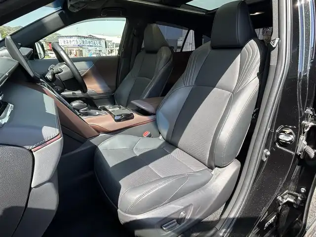 トヨタ ハリアー ハイブリッド Z レザーパッケージ 福岡県 2020(令2)年 4万km プレシャスブラックパール モデリスタ/・エアロ(フロント、サイド、リヤ)/・マフラーカッター/モデリスタ20インチAW/車高調テイン/12.3インチディスプレイオーディオ/　(Bluetooth/USB/Miracast/フルセグTV/ナビキット)/調光パノラマルーフ/JBLプレミアムサウンド/デジタルインナーミラー/パノラミックビューモニター/バックカメラ/トヨタセーフティセンス/・プリクラッシュセーフティ/・レーントレーシングアシスト/・アダプティブハイビームシステム/・オートマチックハイビーム/・ロードサインアシスト/・レーダークルーズコントロール/・先行車発進告知/ブラインドスポットモニター/クリアランスソナー/リヤクロストラフィックアラート/ロードサインアシスト/黒色レザーシート/パワーバックドア/シートヒーター/ベンチレーション/メモリー付パワーシート/ステアリングヒーター/おくだけ充電/モデリスタドアキックガード/ハリアー純正/・チョウヒエンブレム(リヤ)/・エンジンスターターカバー/USBポート×3/ETC2.0/スペアキー×1/保証書/取説/ナビ取説