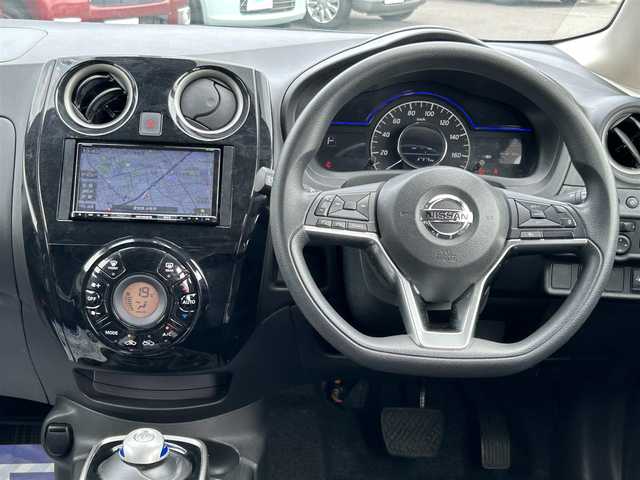 日産 ノート e－パワー X Vセレクション 愛知県 2020(令2)年 8.2万km ダークメタルグレー 社外ナビ/（BT/SD/FM/AM）/アラウンドビューモニター/LEDヘッドライト/フォグランプ/純正15インチAW/ビークルダイナミクスコントロール/車線逸脱警報/エマージェンシーブレーキ/インテリジェントクルーズコントロール/ステアリングスィッチ/スマートキー/スペアキー/ドアバイザー/フロアマット