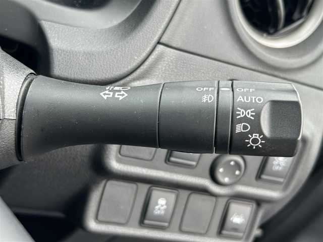 日産 ノート e－パワー X Vセレクション 愛知県 2020(令2)年 8.2万km ダークメタルグレー 社外ナビ/（BT/SD/FM/AM）/アラウンドビューモニター/LEDヘッドライト/フォグランプ/純正15インチAW/ビークルダイナミクスコントロール/車線逸脱警報/エマージェンシーブレーキ/インテリジェントクルーズコントロール/ステアリングスィッチ/スマートキー/スペアキー/ドアバイザー/フロアマット