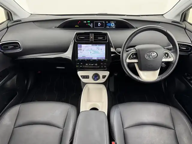 トヨタ プリウス A ツーリングセレクション 福岡県 2017(平29)年 4.8万km ホワイトパールクリスタルシャイン 純正ナビ（フルセグＴＶ）　/バックカメラ　/ビルトインＥＴＣ　/レーダークルコン　/コーナーセンサー　/衝突軽減ブレーキ　/レーンキープ　/ＰＫＳＢ　/ＢＳＭ　/パーキングアシスト　/ＨＵＤ　/シートヒーター　/オートマチックハイビーム　/ＬＥＤヘッドライト