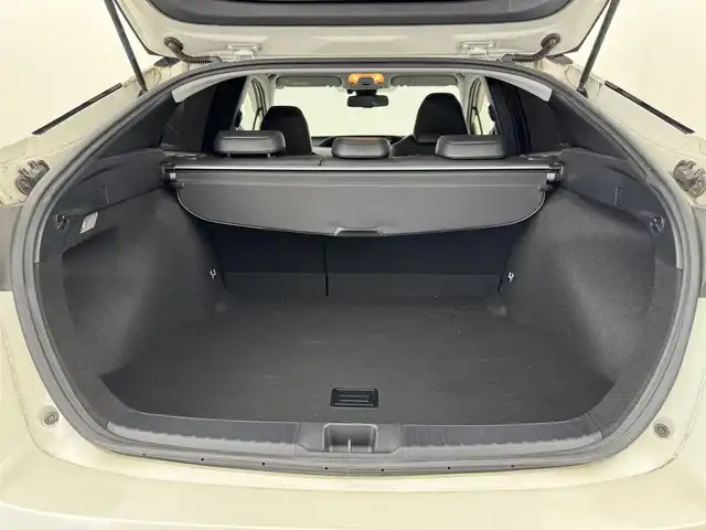 トヨタ プリウス A ツーリングセレクション 福岡県 2017(平29)年 4.8万km ホワイトパールクリスタルシャイン 純正ナビ（フルセグＴＶ）　/バックカメラ　/ビルトインＥＴＣ　/レーダークルコン　/コーナーセンサー　/衝突軽減ブレーキ　/レーンキープ　/ＰＫＳＢ　/ＢＳＭ　/パーキングアシスト　/ＨＵＤ　/シートヒーター　/オートマチックハイビーム　/ＬＥＤヘッドライト