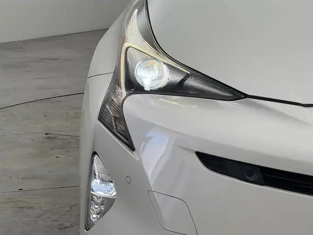 トヨタ プリウス A ツーリングセレクション 福岡県 2017(平29)年 4.8万km ホワイトパールクリスタルシャイン 純正ナビ（フルセグＴＶ）　/バックカメラ　/ビルトインＥＴＣ　/レーダークルコン　/コーナーセンサー　/衝突軽減ブレーキ　/レーンキープ　/ＰＫＳＢ　/ＢＳＭ　/パーキングアシスト　/ＨＵＤ　/シートヒーター　/オートマチックハイビーム　/ＬＥＤヘッドライト