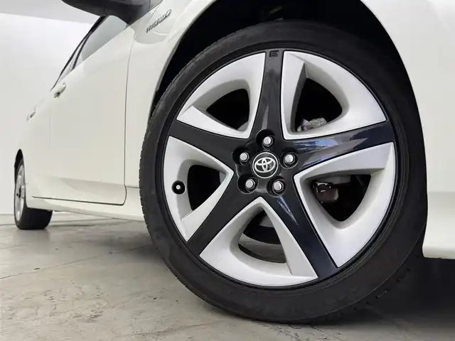 トヨタ プリウス A ツーリングセレクション 福岡県 2017(平29)年 4.8万km ホワイトパールクリスタルシャイン 純正ナビ（フルセグＴＶ）　/バックカメラ　/ビルトインＥＴＣ　/レーダークルコン　/コーナーセンサー　/衝突軽減ブレーキ　/レーンキープ　/ＰＫＳＢ　/ＢＳＭ　/パーキングアシスト　/ＨＵＤ　/シートヒーター　/オートマチックハイビーム　/ＬＥＤヘッドライト
