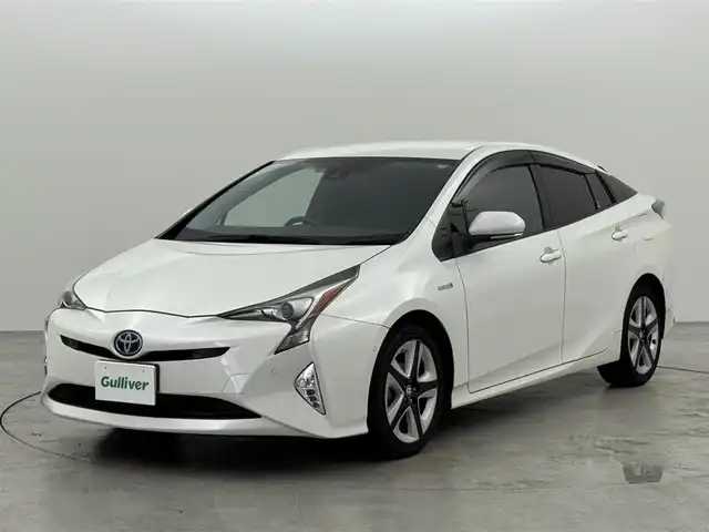 トヨタ プリウス A ツーリングセレクション 福岡県 2017(平29)年 4.8万km ホワイトパールクリスタルシャイン 純正ナビ（フルセグＴＶ）　/バックカメラ　/ビルトインＥＴＣ　/レーダークルコン　/コーナーセンサー　/衝突軽減ブレーキ　/レーンキープ　/ＰＫＳＢ　/ＢＳＭ　/パーキングアシスト　/ＨＵＤ　/シートヒーター　/オートマチックハイビーム　/ＬＥＤヘッドライト