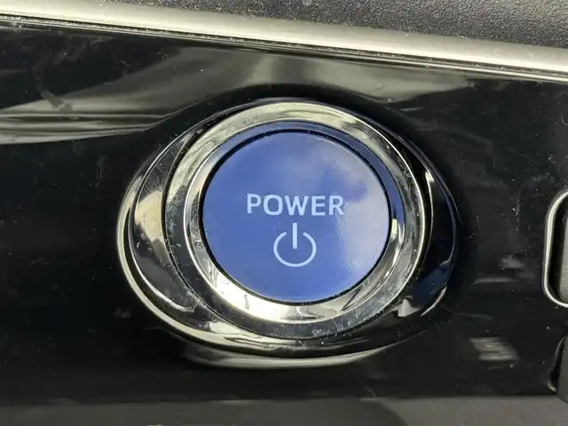 トヨタ プリウス A ツーリングセレクション 福岡県 2017(平29)年 4.8万km ホワイトパールクリスタルシャイン 純正ナビ（フルセグＴＶ）　/バックカメラ　/ビルトインＥＴＣ　/レーダークルコン　/コーナーセンサー　/衝突軽減ブレーキ　/レーンキープ　/ＰＫＳＢ　/ＢＳＭ　/パーキングアシスト　/ＨＵＤ　/シートヒーター　/オートマチックハイビーム　/ＬＥＤヘッドライト