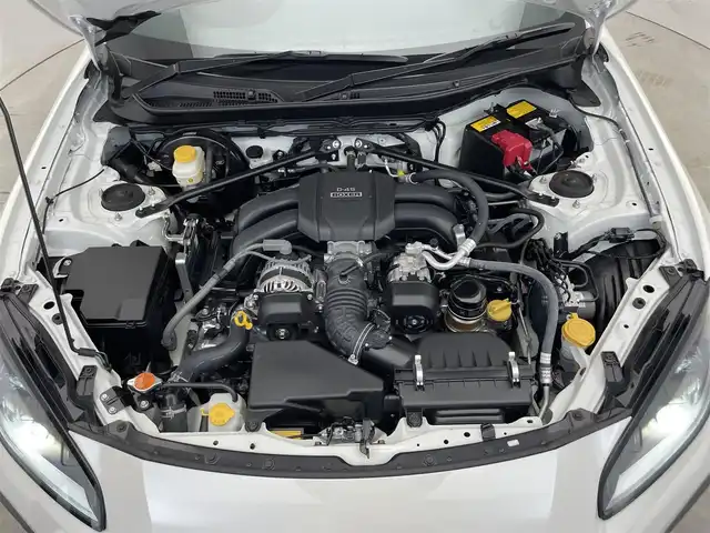 トヨタ ＧＲ８６ RZ 滋賀県 2023(令5)年 0.7万km クリスタルホワイトパール 社外９型ナビ/・Ｂｌｕｅｔｏｏｔｈ/ＨＤＭＩ/フルセグ/AUX//バックカメラ/純正ＬＥＤヘッドライト/オートライト/ハーフレザーシート/前席シートヒーター/クルーズコントロール/ステアリング連動ヘッドライト/革巻ステアリング/純正１８インチAW/スマートキー/ETC/純正フロアマット