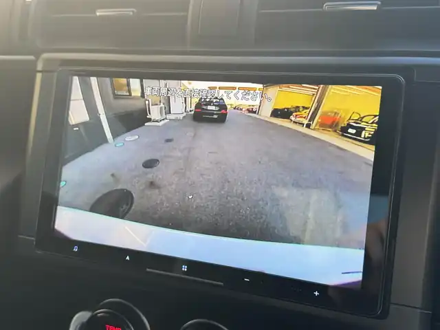 トヨタ ＧＲ８６ RZ 滋賀県 2023(令5)年 0.7万km クリスタルホワイトパール 社外９型ナビ/・Ｂｌｕｅｔｏｏｔｈ/ＨＤＭＩ/フルセグ/AUX//バックカメラ/純正ＬＥＤヘッドライト/オートライト/ハーフレザーシート/前席シートヒーター/クルーズコントロール/ステアリング連動ヘッドライト/革巻ステアリング/純正１８インチAW/スマートキー/ETC/純正フロアマット