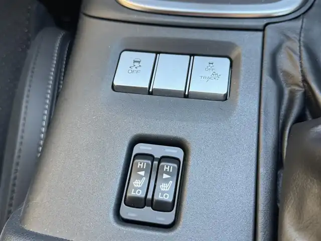 トヨタ ＧＲ８６ RZ 滋賀県 2023(令5)年 0.7万km クリスタルホワイトパール 社外９型ナビ/・Ｂｌｕｅｔｏｏｔｈ/ＨＤＭＩ/フルセグ/AUX//バックカメラ/純正ＬＥＤヘッドライト/オートライト/ハーフレザーシート/前席シートヒーター/クルーズコントロール/ステアリング連動ヘッドライト/革巻ステアリング/純正１８インチAW/スマートキー/ETC/純正フロアマット