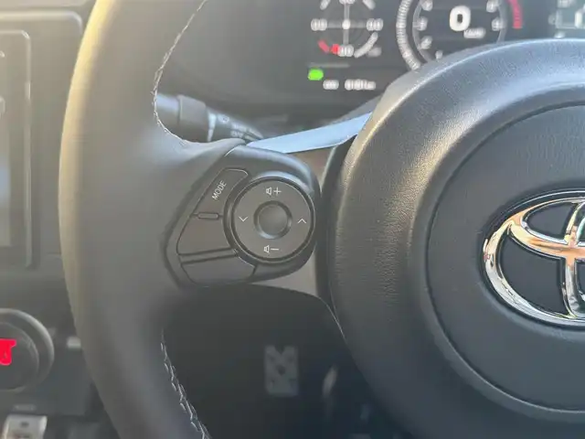トヨタ ＧＲ８６ RZ 滋賀県 2023(令5)年 0.7万km クリスタルホワイトパール 社外９型ナビ/・Ｂｌｕｅｔｏｏｔｈ/ＨＤＭＩ/フルセグ/AUX//バックカメラ/純正ＬＥＤヘッドライト/オートライト/ハーフレザーシート/前席シートヒーター/クルーズコントロール/ステアリング連動ヘッドライト/革巻ステアリング/純正１８インチAW/スマートキー/ETC/純正フロアマット