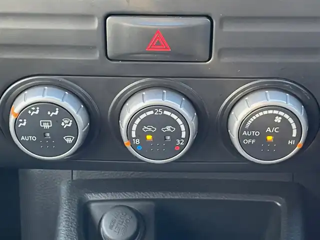 日産 エクストレイル 20Xt 岩手県 2012(平24)年 9.3万km ブレードシルバー 純正ナビ　バックＣ　フルセグ　ＤＶＤ再生　Ｂｌｕｅｔｏｏｔｈ再生　カプロンシート　全席シートヒーター　ハイパールーフレール　ビルドインＥＴＣ　オートライト　ヒルディセントコントロール　１７ＡＷ