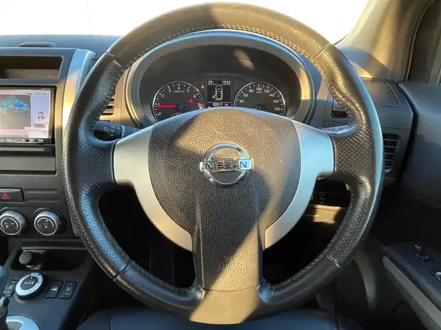 日産 エクストレイル 20Xt 岩手県 2012(平24)年 9.3万km ブレードシルバー 純正ナビ　バックＣ　フルセグ　ＤＶＤ再生　Ｂｌｕｅｔｏｏｔｈ再生　カプロンシート　全席シートヒーター　ハイパールーフレール　ビルドインＥＴＣ　オートライト　ヒルディセントコントロール　１７ＡＷ