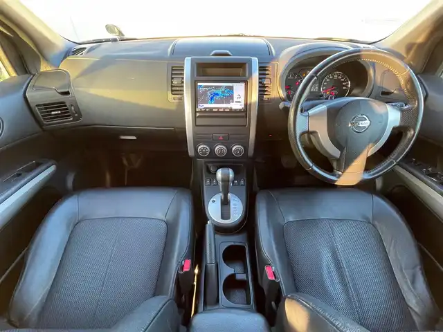 日産 エクストレイル 20Xt 岩手県 2012(平24)年 9.3万km ブレードシルバー 純正ナビ　バックＣ　フルセグ　ＤＶＤ再生　Ｂｌｕｅｔｏｏｔｈ再生　カプロンシート　全席シートヒーター　ハイパールーフレール　ビルドインＥＴＣ　オートライト　ヒルディセントコントロール　１７ＡＷ