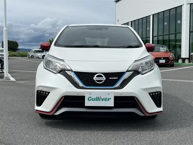 日産 ノート e－パワー ニスモ 奈良県 2019(平31)年 4.7万km ブリリアントホワイトパール 全方位カメラ　/純正ナビ　/デジタルルームミラー　/ETC　/衝突軽減システム　/レーンキープアシスト　/オートライト　/純正フロアマット　/LEDヘッドライト　/スマートキー　/スペアキー1本　/横滑り防止装置　