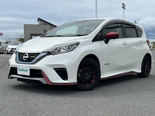日産 ノート e－パワー ニスモ 奈良県 2019(平31)年 4.7万km ブリリアントホワイトパール 全方位カメラ　/純正ナビ　/デジタルルームミラー　/ETC　/衝突軽減システム　/レーンキープアシスト　/オートライト　/純正フロアマット　/LEDヘッドライト　/スマートキー　/スペアキー1本　/横滑り防止装置　