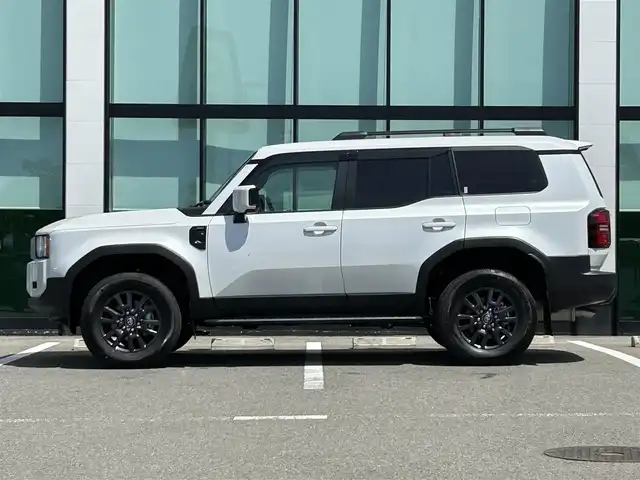 トヨタ ランドクルーザー ２５０ VX 和歌山県 2025(令7)年 0.1千km プラチナホワイトパールマイカ 純正12.3インチナビ/全方位カメラ/フルセグTV/HDMI/衝突被害軽減ブレーキ/レーダークルーズコントロール/レーンキープアシスト/オートライト/前後コーナーセンサー/ブラインドスポットモニター/サンルーフ/純正マットガード/デジタルインナーミラー/ビルトインETC2.0/純正ドラレコ/前席/・シートベンチレーション/・シートヒーター/・パワーシート/電動リアゲート/ルーフレール/ステアリングリモコン/LEDヘッドライト/フォグランプ