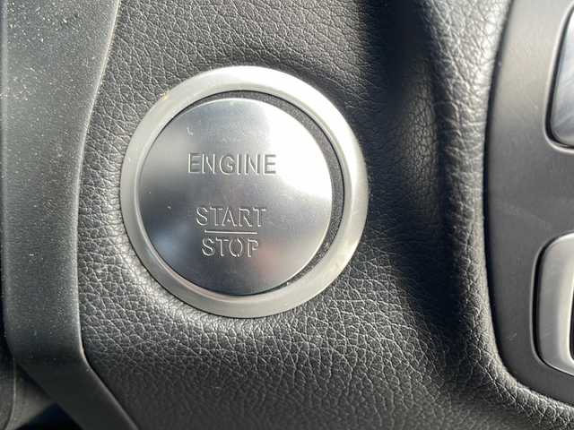 メルセデス・ベンツ ＧＬＣ２５０ 4MATIC 道東・釧路十勝 2016(平28)年 19.7万km 黒 ・４WD/・パドルシフト/・純正メモリーナビ/（CD/BT/FM/AM/AUX）/・フルセグ/・全方位カメラ/・ETC/・レーダークルーズコントロール/・ステアリングアシスト/・レーンキープアシスト/・ルーフレール/・社外前後ドライブレコーダー/・ハーフレザーシート/・前席パワーシート/・前席シートヒーター/・ステアリングスイッチ/・プッシュスタート/・スマートキー/・取扱説明書/・保証書/・純正アルミホイール