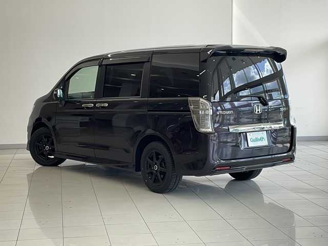 ホンダ ステップワゴン スパーダ Z クールスピリット 新潟県 2013(平25)年 6.3万km プレミアムコスミックバイオレットパール 4WD/純正9インチメモリナビ(VXM-135VFNi)/CD/DVD/フルセグテレビ/ミュージックサーバー/バックカメラ/ETC/ドライブレコーダー/クルーズコントロール/両側パワースライドドア/半革シート/パドルシフト/ステアリングスイッチ/スマートキー/キセノンヘッドライト/オートライト/フォグランプ/社外16インチアルミホイール/純正16インチAW冬タイヤ車載