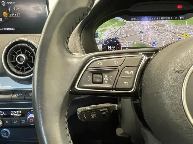 アウディ Ｑ２ 30TFSIスポーツ 福岡県 2019(令1)年 2.9万km 赤 ナビゲーションパッケージ/・MMIナビゲーションシステム/・TVチューナー/・8スピーカー/・スマートフォンインターフェイス/・Audi connect/バーチャルコックピット/アシスタンスパッケージ/・サイドアシスト/・アクティブレーンアシスト/・トラフィックジャムアシスト/・リヤクロストラフィックアシスト/・プレセンスベーシック/・ハイビームアシスト/アダプティブクルーズコントロール /ベーシックパッケージ/・デラックスオートマチックエアコンディショナー/・ルームミラー 自動防眩/・DIS（ドライバーインフォメーションシステム）/・ステアリングホイール 3スポークレザー/・センターアームレス/コンビニエンスパッケージ/・アドバンストキーシステム/・リヤビューカメラ/・アウディパーキングシステム/LEDライトパッケージ/・LEDヘッドライト/・LEDリヤダイナミックターンインディケーター/・ヘッドライトウォッシャー/・LEDインテリアライティング/オートマチックテールゲート/ＡＵＤＩドライブセレクト/シートヒーター/アドバンストキー/パーキングエンド/ETC/電動パーキング/純正17インチAW