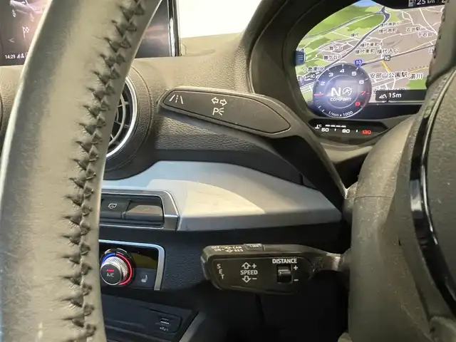 アウディ Ｑ２ 30TFSIスポーツ 福岡県 2019(令1)年 2.9万km 赤 ナビゲーションパッケージ/・MMIナビゲーションシステム/・TVチューナー/・8スピーカー/・スマートフォンインターフェイス/・Audi connect/バーチャルコックピット/アシスタンスパッケージ/・サイドアシスト/・アクティブレーンアシスト/・トラフィックジャムアシスト/・リヤクロストラフィックアシスト/・プレセンスベーシック/・ハイビームアシスト/アダプティブクルーズコントロール /ベーシックパッケージ/・デラックスオートマチックエアコンディショナー/・ルームミラー 自動防眩/・DIS（ドライバーインフォメーションシステム）/・ステアリングホイール 3スポークレザー/・センターアームレス/コンビニエンスパッケージ/・アドバンストキーシステム/・リヤビューカメラ/・アウディパーキングシステム/LEDライトパッケージ/・LEDヘッドライト/・LEDリヤダイナミックターンインディケーター/・ヘッドライトウォッシャー/・LEDインテリアライティング/オートマチックテールゲート/ＡＵＤＩドライブセレクト/シートヒーター/アドバンストキー/パーキングエンド/ETC/電動パーキング/純正17インチAW