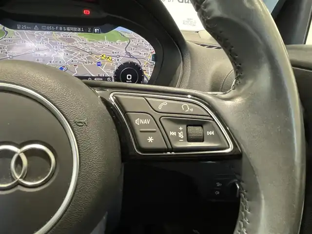 アウディ Ｑ２ 30TFSIスポーツ 福岡県 2019(令1)年 2.9万km 赤 ナビゲーションパッケージ/・MMIナビゲーションシステム/・TVチューナー/・8スピーカー/・スマートフォンインターフェイス/・Audi connect/バーチャルコックピット/アシスタンスパッケージ/・サイドアシスト/・アクティブレーンアシスト/・トラフィックジャムアシスト/・リヤクロストラフィックアシスト/・プレセンスベーシック/・ハイビームアシスト/アダプティブクルーズコントロール /ベーシックパッケージ/・デラックスオートマチックエアコンディショナー/・ルームミラー 自動防眩/・DIS（ドライバーインフォメーションシステム）/・ステアリングホイール 3スポークレザー/・センターアームレス/コンビニエンスパッケージ/・アドバンストキーシステム/・リヤビューカメラ/・アウディパーキングシステム/LEDライトパッケージ/・LEDヘッドライト/・LEDリヤダイナミックターンインディケーター/・ヘッドライトウォッシャー/・LEDインテリアライティング/オートマチックテールゲート/ＡＵＤＩドライブセレクト/シートヒーター/アドバンストキー/パーキングエンド/ETC/電動パーキング/純正17インチAW